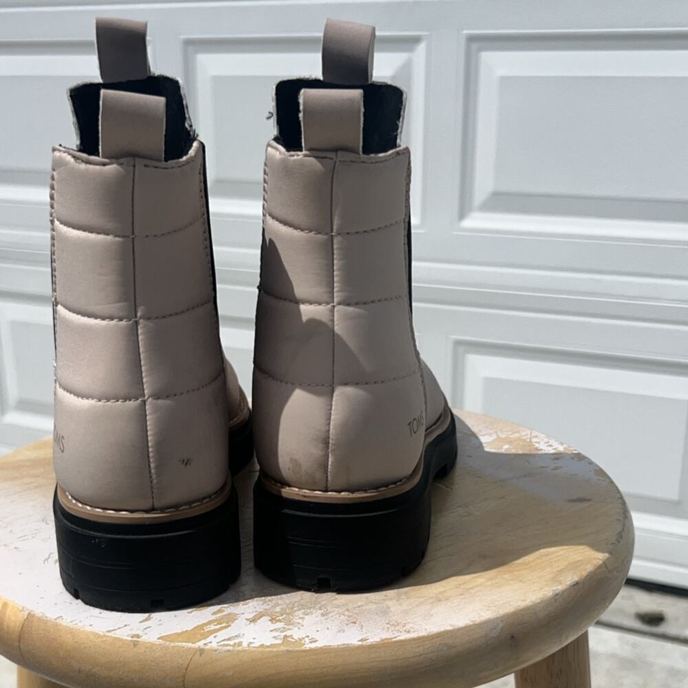 TOMS Chelsea Ankle Boots Beige Lined Pull On Women Size 7.5 Model 10018633 - Picture 4 of 7